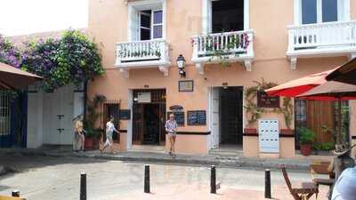 Cafe De Artistas & Bistro Bar