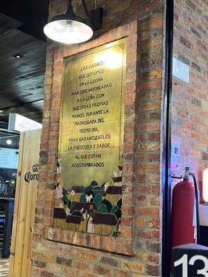 La Lucha Sanguchería Criolla 93