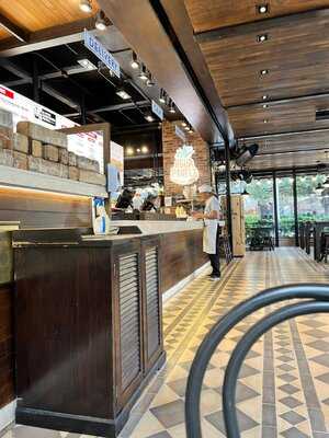 La Lucha Sanguchería Criolla 93