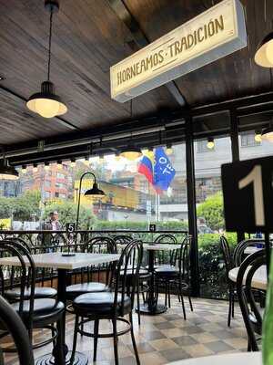 La Lucha Sanguchería Criolla 93