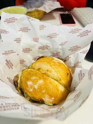 La Lucha Sanguchería Criolla 93