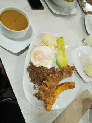 Rico Ajiaco Y Algo Más