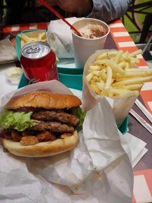 Sierra Nevada Hamburguesas Y Malteadas - Calle 26