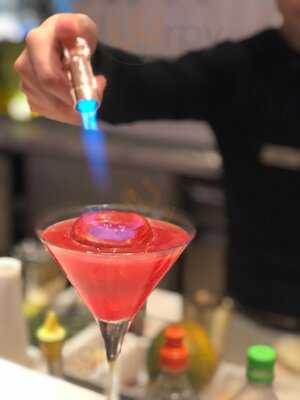 Tanoshii Lounge & Sushi Bar