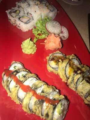 Tanoshii Lounge & Sushi Bar