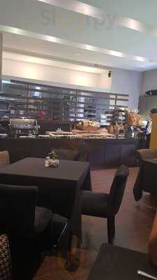 Nomade Bistro Bar Restaurant