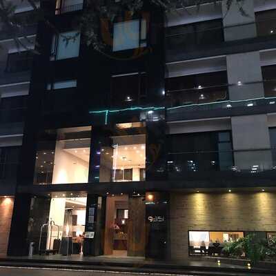 Nomade Bistro Bar Restaurant