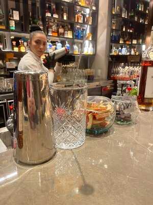 Nomade Bistro Bar Restaurant