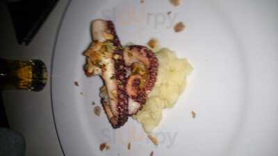 Roxanne Gin Bar And Food