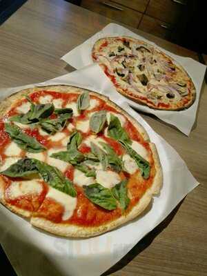 Pizzology Pizza & Café
