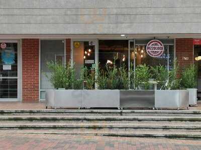 Pizzology Pizza & Café