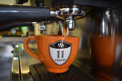 11 Cracks Café