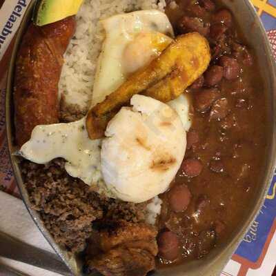 Sopas De Mamá & Postres De La Abuela