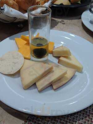 Restaurante Bodegón Del Hotel Nh Collection Royal Teleport