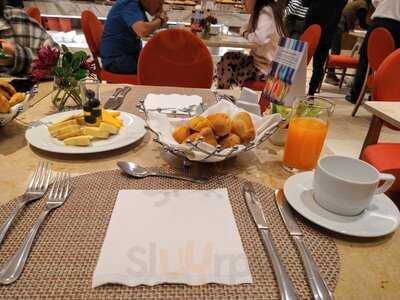 Restaurante Bodegón Del Hotel Nh Collection Royal Teleport