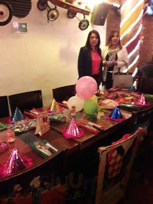 Romero Y Canela En La Macarena