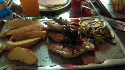 Romero Y Canela En La Macarena