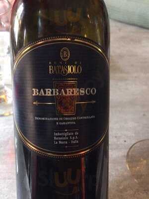 Romero Y Canela En La Macarena