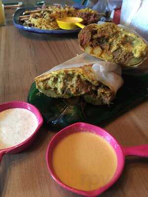 Romero Y Canela En La Macarena