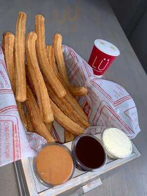 LÜ Chocolate Con Churros