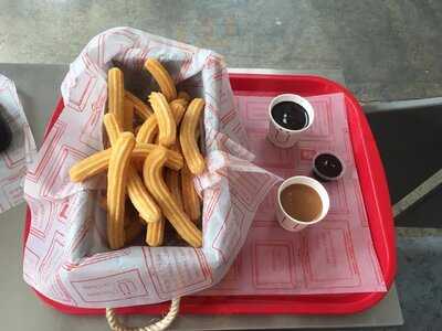 LÜ Chocolate Con Churros