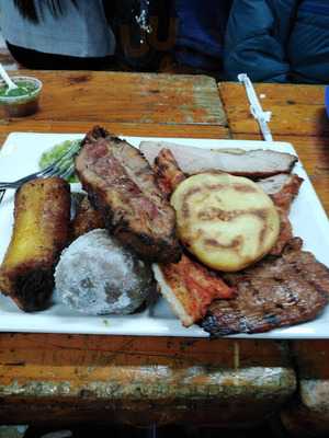 Los Torres Horno & Parrilla