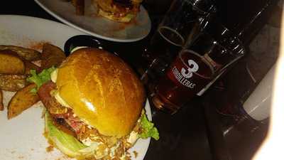 Monareta Food And Drinks