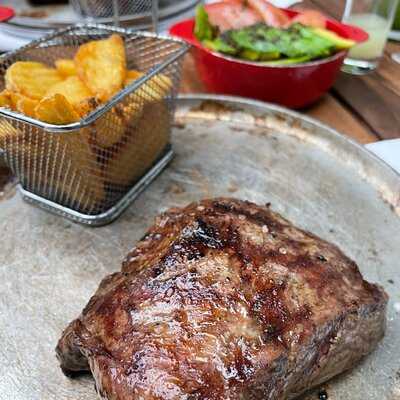 Media Res Steak House