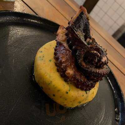 Media Res Steak House