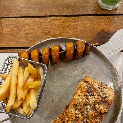 Media Res Steak House