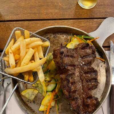 Media Res Steak House