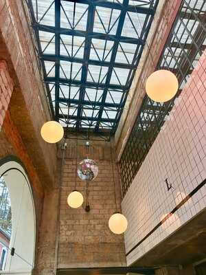 Cervecería Lateral Candelaria Calle 12