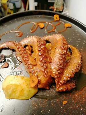 Barricas Tapas Y Cañas