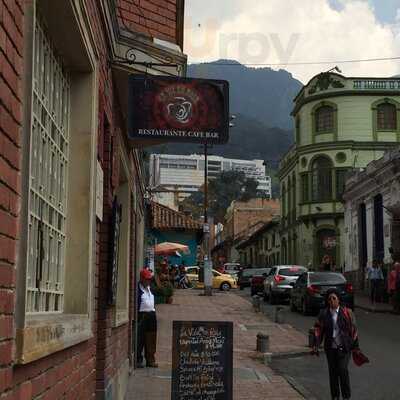 La Vida En Rosa Cafe Bar