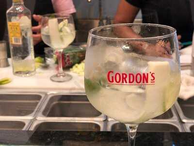 Tibetano "poke & Sushi Bar"