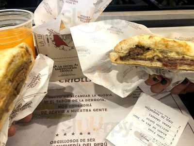 La Lucha Sanguchería Criolla Plaza Claro