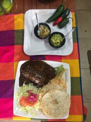 El Sabor De Lupe Y Algo Más