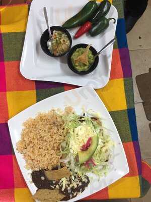 El Sabor De Lupe Y Algo Más