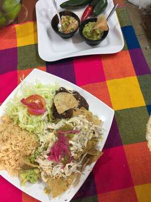 El Sabor De Lupe Y Algo Más