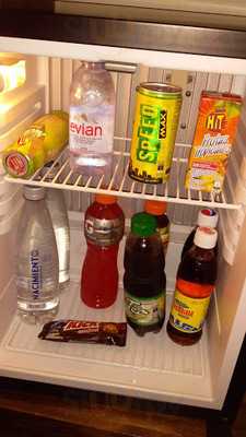 Bond Vivant Restaurant