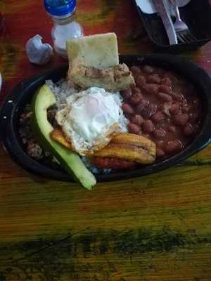 Claroscuro Restaurante Bar Rock