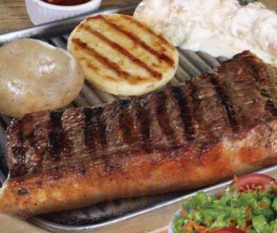 Tr3s Cu4rtos Parrilla Express