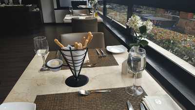 Cassis Restaurante Y Cava (hotel 101 Park House)