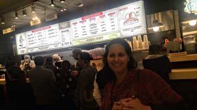 La Lucha Sanguchería Criolla Plaza Claro