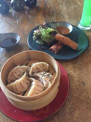 Tanoshii Asian Cuisine & Lounge Bar