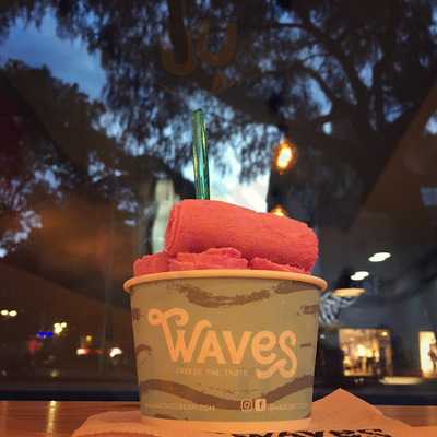 Waves Heladería