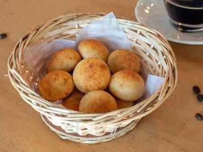 Pande Momo, Cafe Y Pandebono