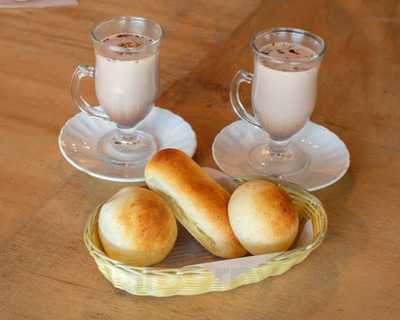 Pande Momo, Cafe Y Pandebono