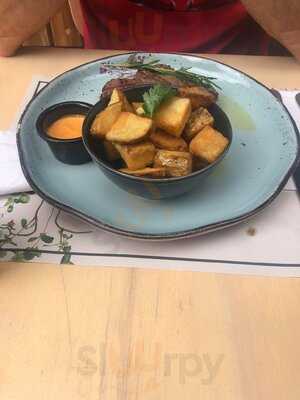 Canasto Picnic Bistro