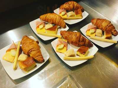 Los Almendros Cafe-bar